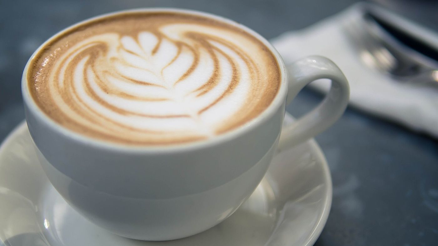 Imagem ilustrativa: cappuccino com latte art
