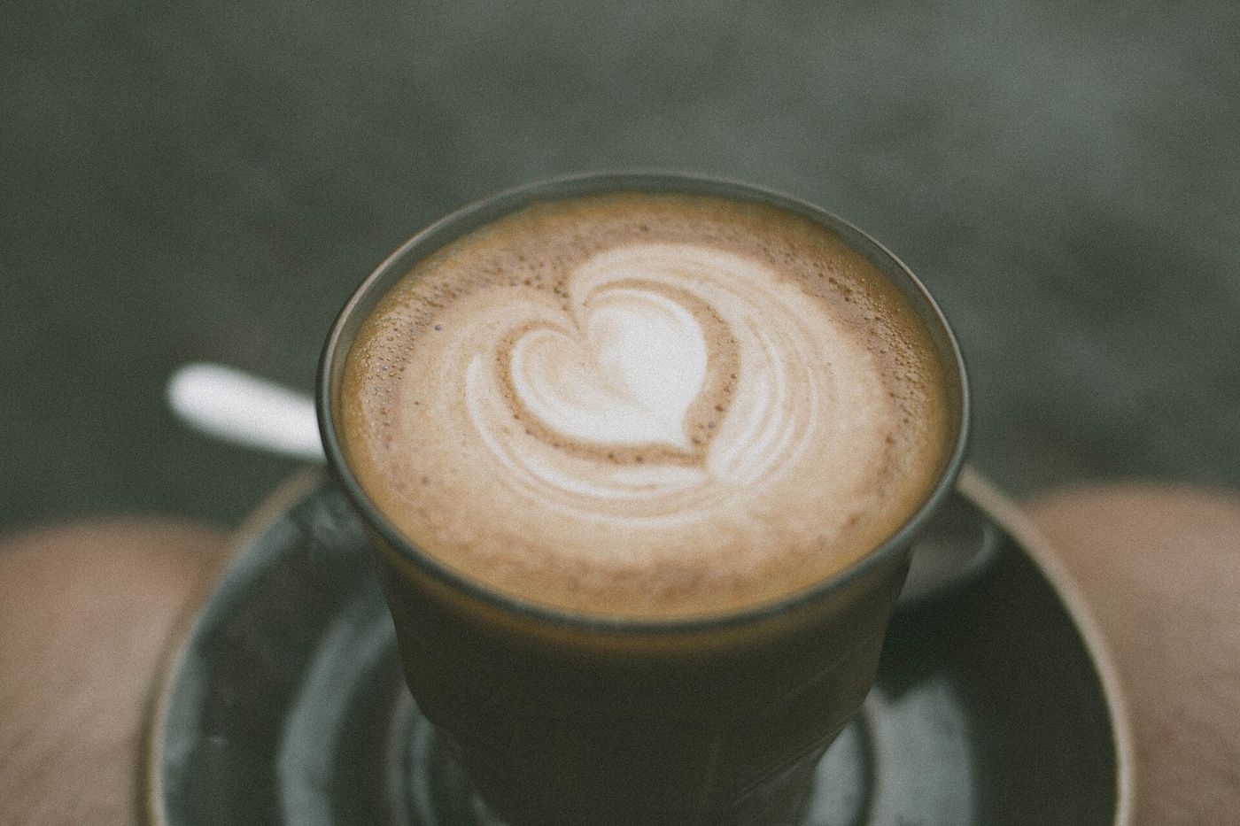 Imagem ilustrativa: latte art em forma de coração