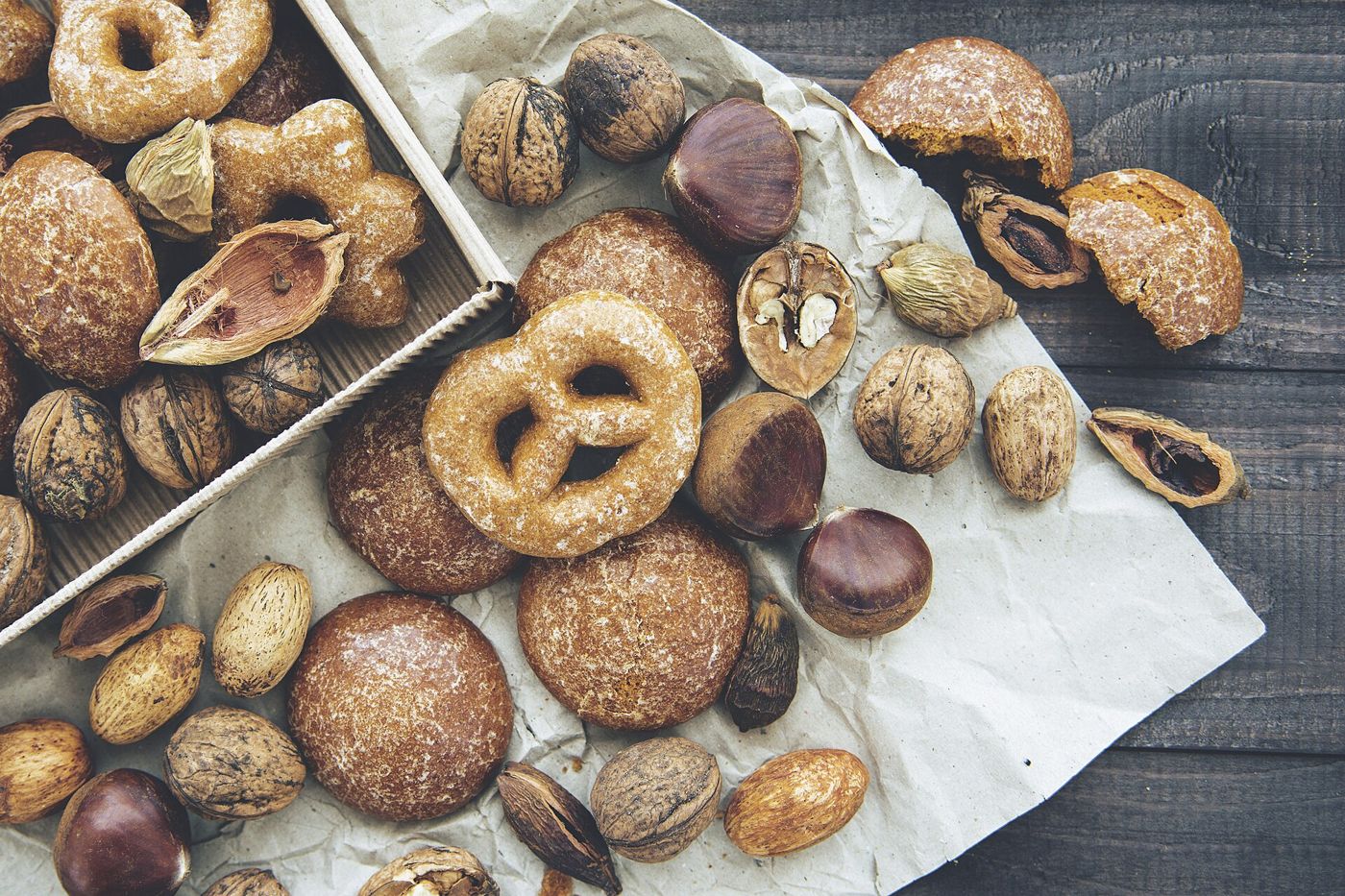 Imagem ilustrativa: biscoitos e bolos
