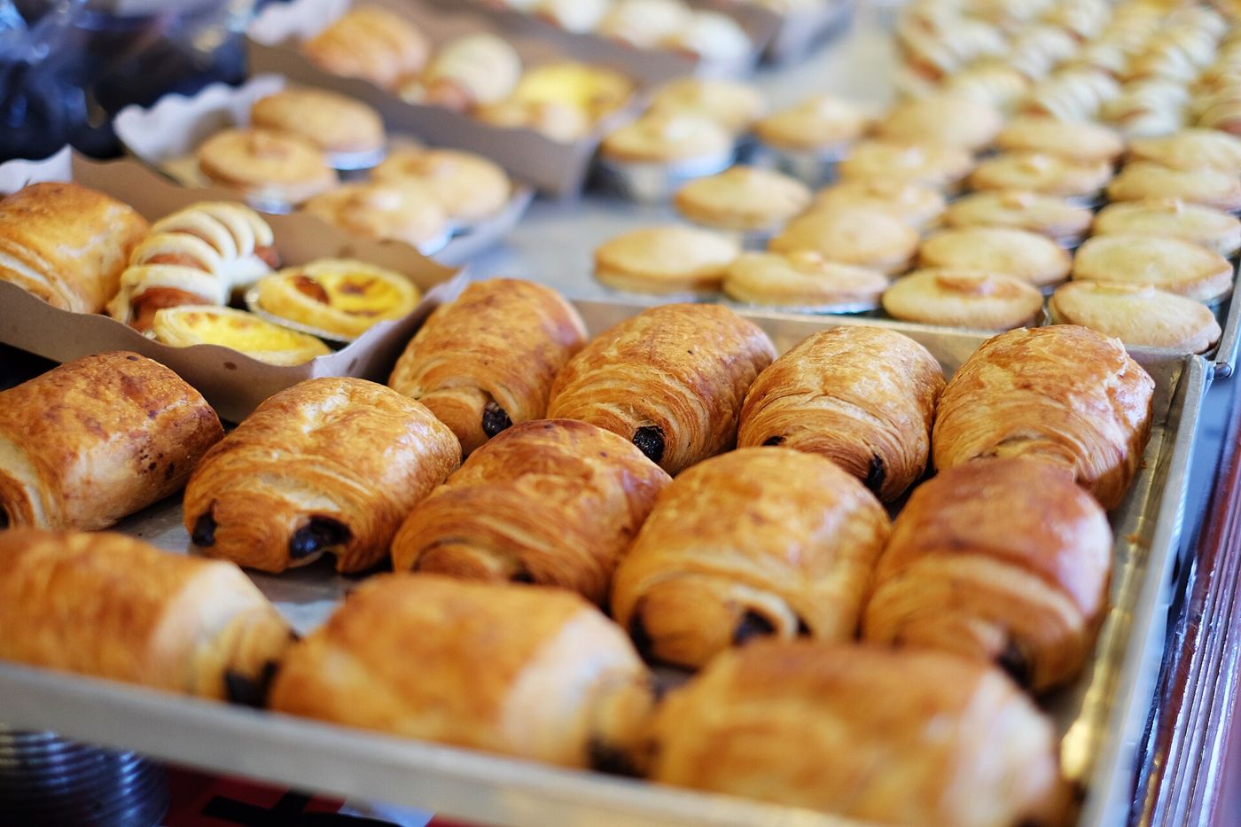 Imagem ilustrativa: bandeja de croissants
