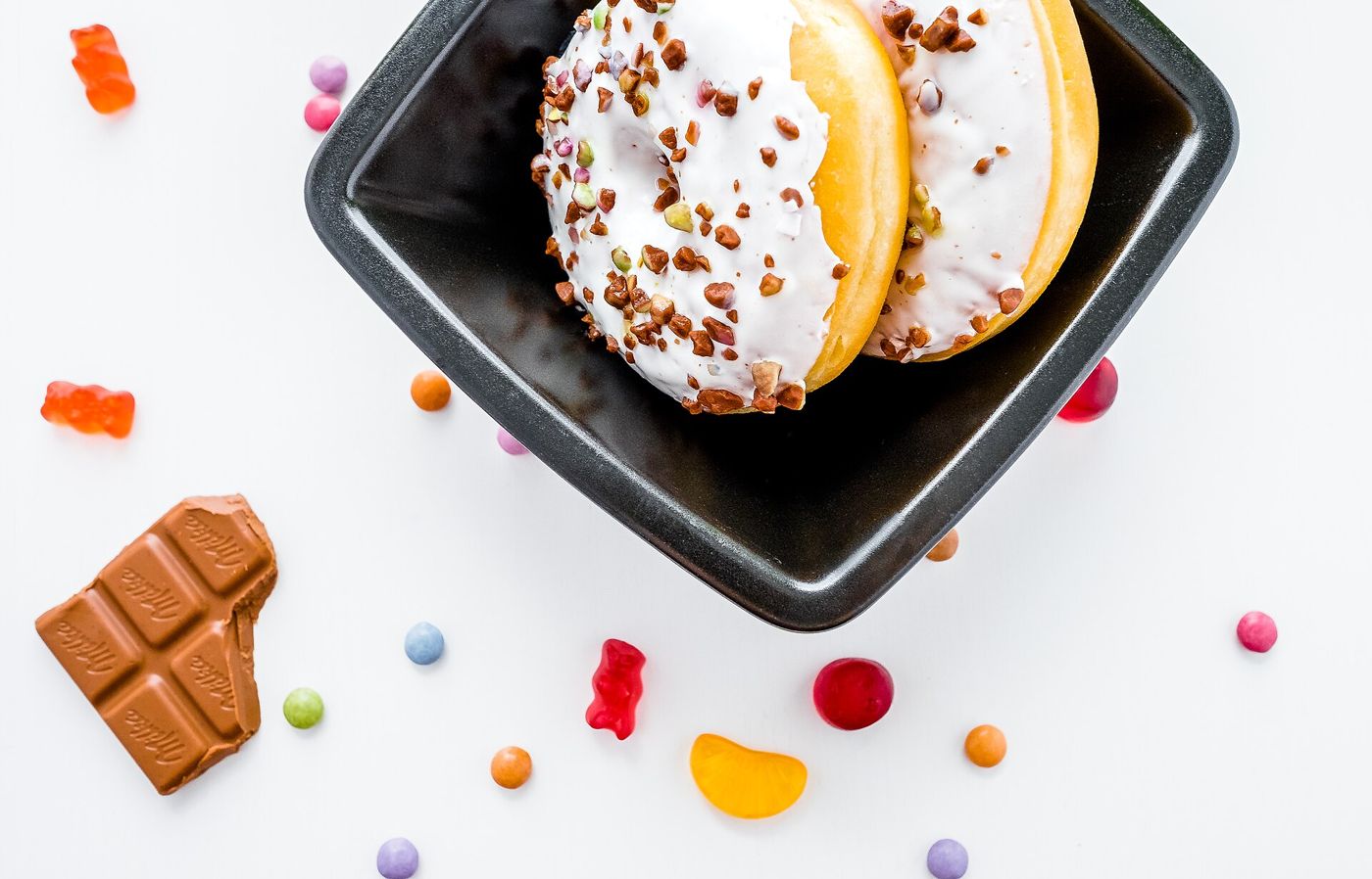 Imagem ilustrativa: donuts confeitados