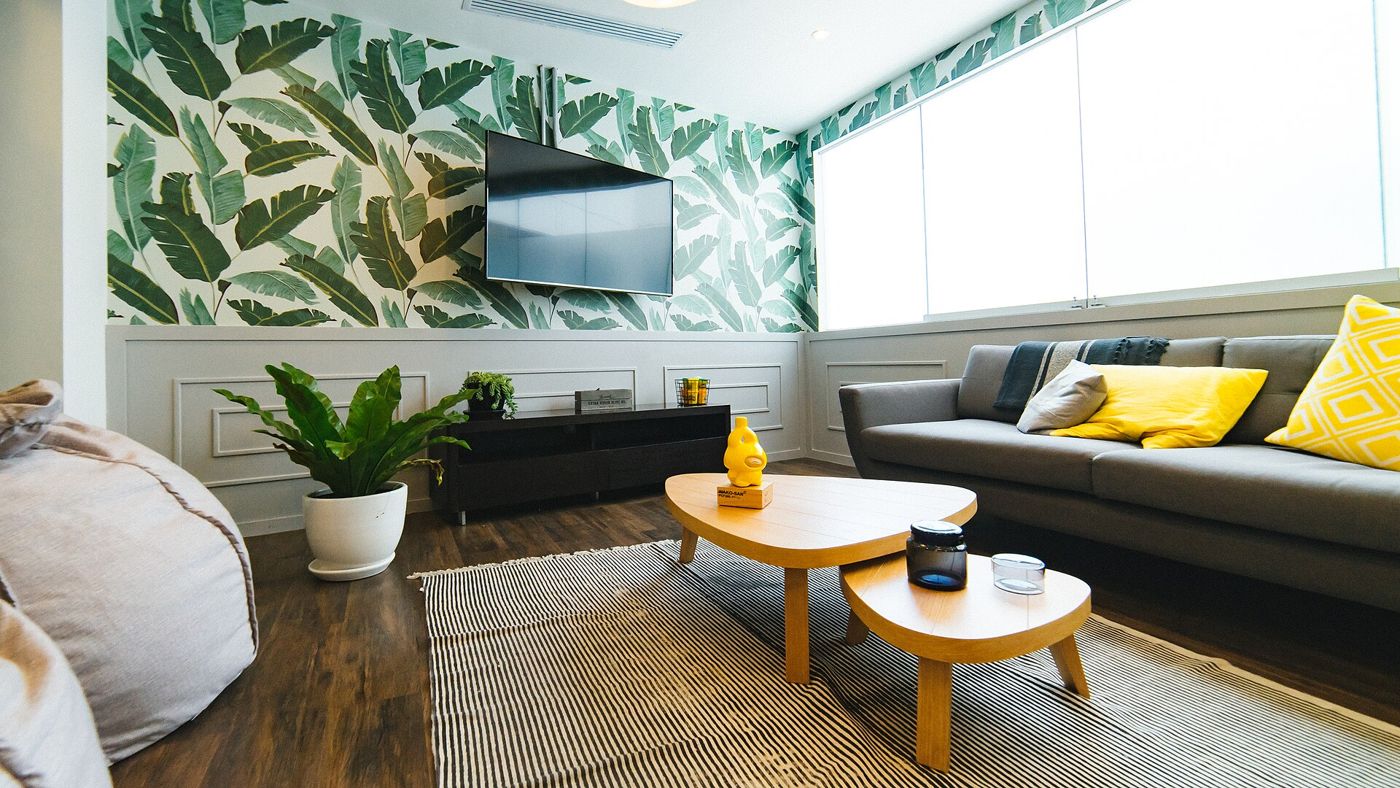 Imagem ilustrativa: ambiente interno claro com plantas